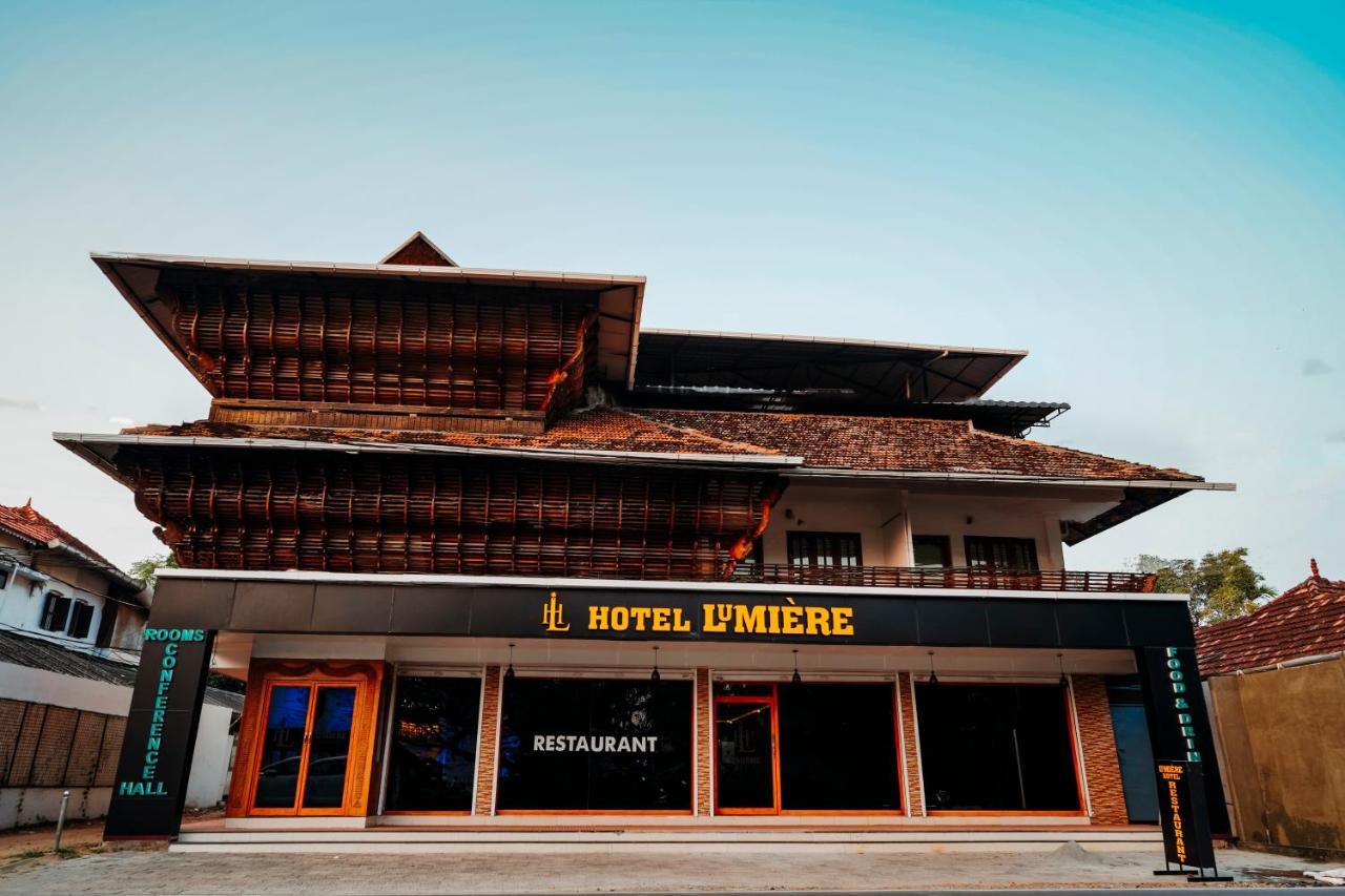 Hotel Lumiere Alappuzha Экстерьер фото