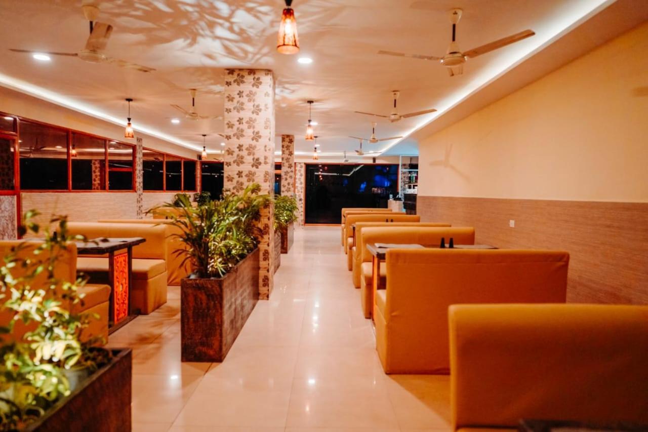 Hotel Lumiere Alappuzha Экстерьер фото